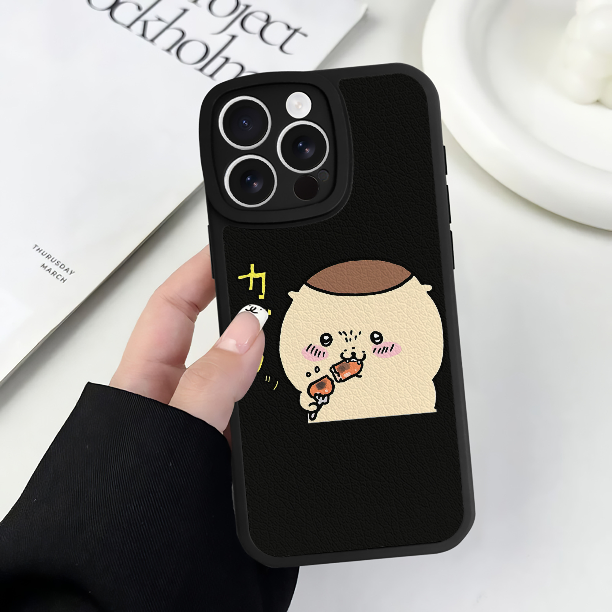 （画像用） ちいかわ くりまんじゅう Chii-kawa kuri manjū 【iPhone 16シリーズ対応】シリコンスマホケース（レザー調） 材質：シリコン
